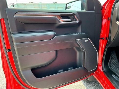 Used 2024 Chevrolet Silverado 1500 LT Trail Boss w/ Convenience Package II AWD/4WD image 9