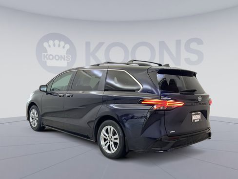 Used 2023 Toyota Sienna XSE w/ XSE Plus Package AWD/4WD image 7