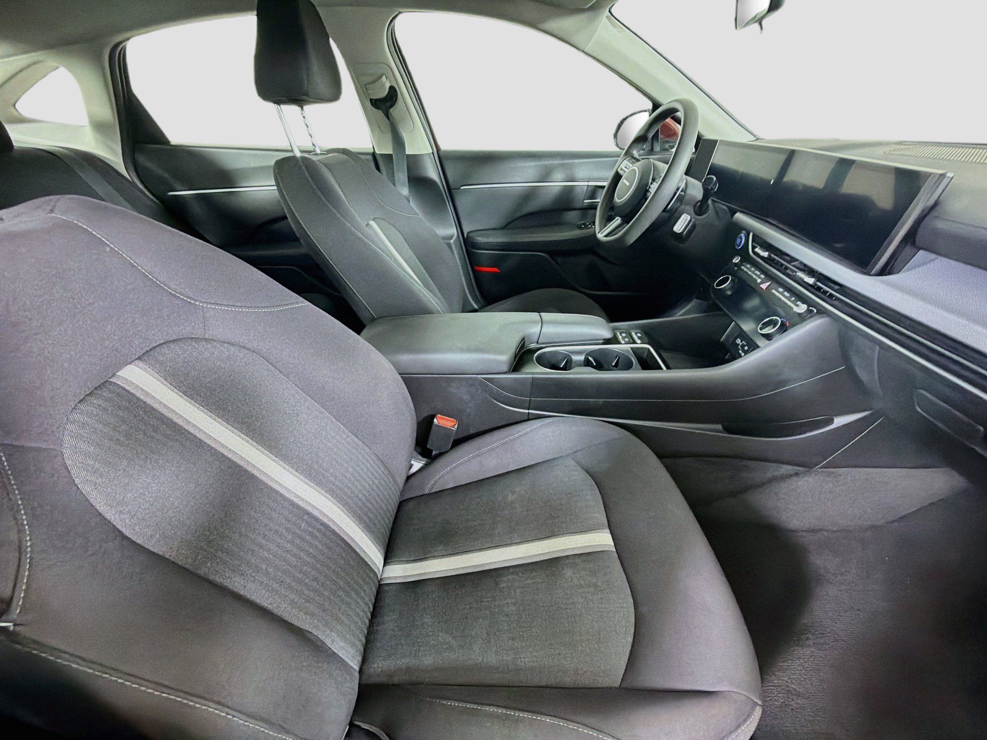 Used 2025 Hyundai Sonata SEL FWD image 29