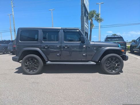 Used 2021 Jeep Wrangler Unlimited Sahara w/ Cold Weather Group AWD/4WD image 3