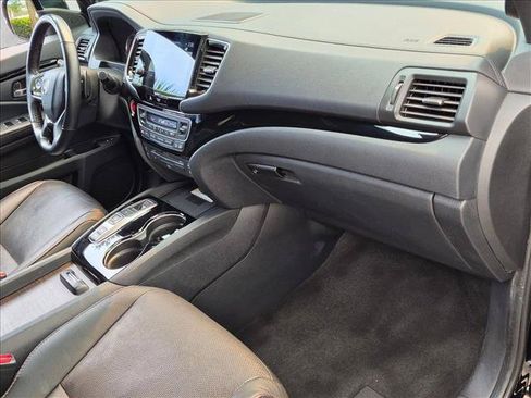 Used 2020 Honda Pilot Black Edition image 23