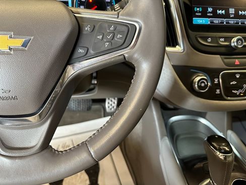 Used 2017 Chevrolet Malibu LT image 12