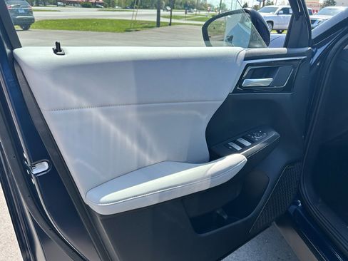 New 2025 Mitsubishi Outlander SE image 9