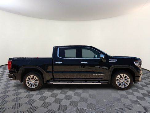 Used 2024 GMC Sierra 1500 Denali w/ Technology Package AWD/4WD image 5