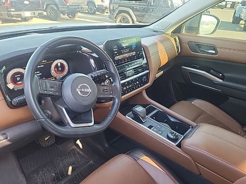 Used 2022 Nissan Pathfinder Platinum w/ Cargo Package image 6