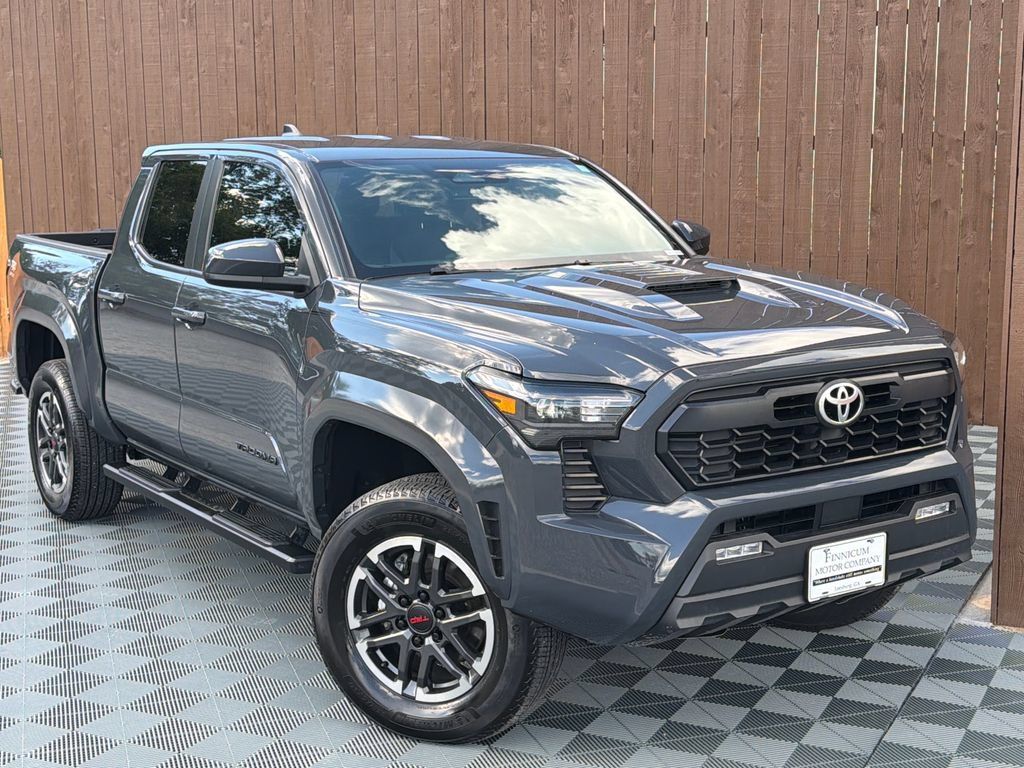 Used 2025 Toyota Tacoma TRD Sport AWD/4WD image 9
