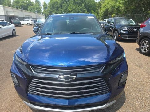 Used 2022 Chevrolet Blazer LT FWD image 2