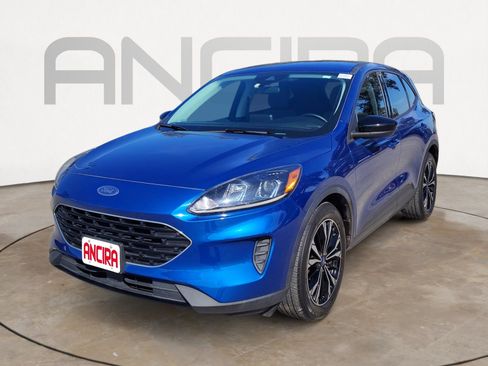 Used 2022 Ford Escape SE w/ SE Sport Appearance Package image 9