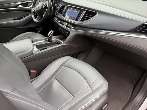 Used 2020 Buick Enclave Essence AWD/4WD image 14