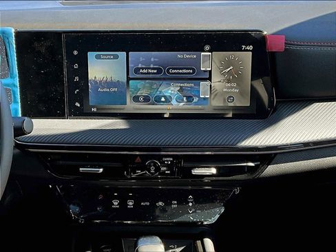 New 2025 Nissan Kicks SR image 13