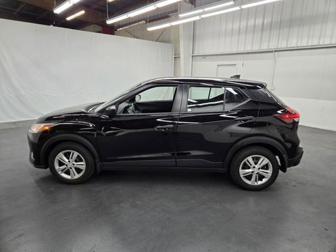Used 2024 Nissan Kicks S image 2