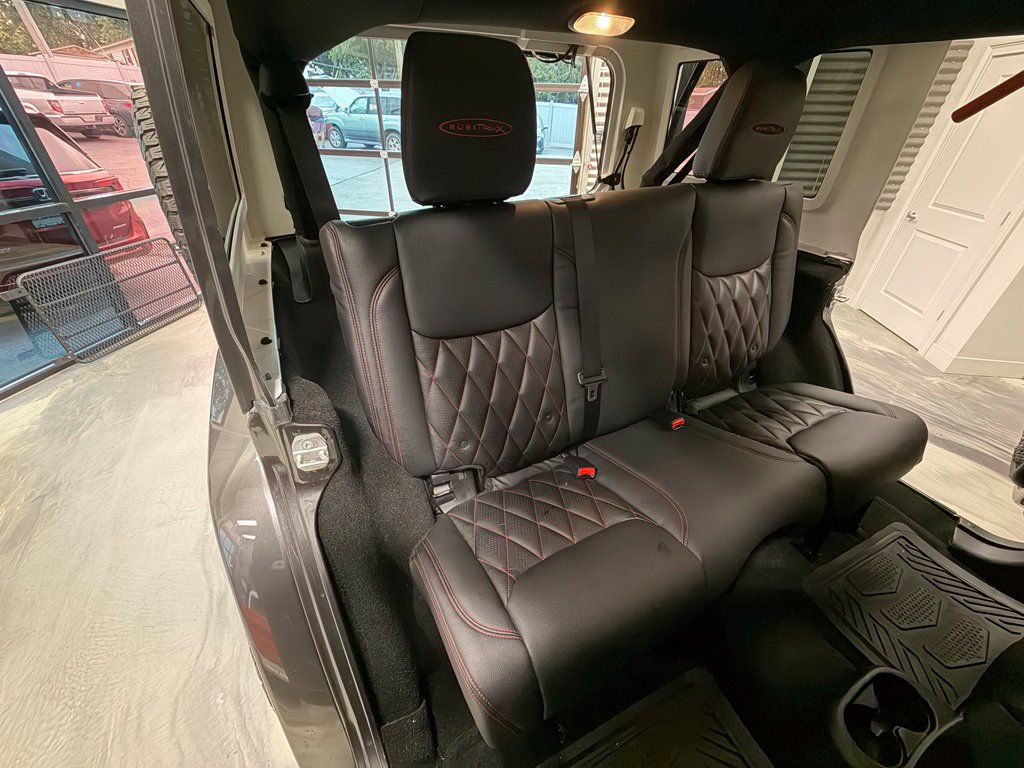 Used 2016 Jeep Wrangler Unlimited Rubicon w/ Connectivity Group AWD/4WD image 6