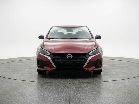 Used 2025 Nissan Altima 2.5 SV FWD image 2
