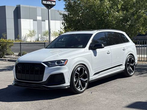 Used 2022 Audi SQ7 Prestige w/ SQ7 Sport Package AWD/4WD image 4