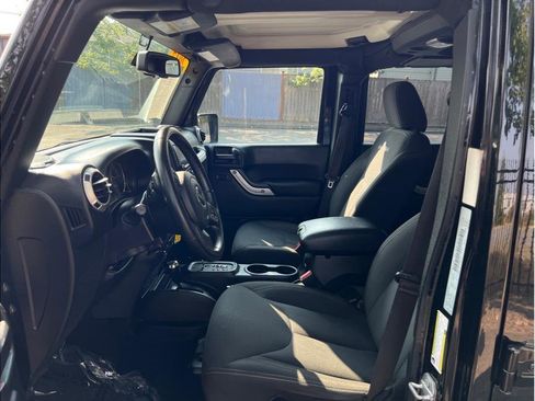 Used 2017 Jeep Wrangler Unlimited Sahara image 5