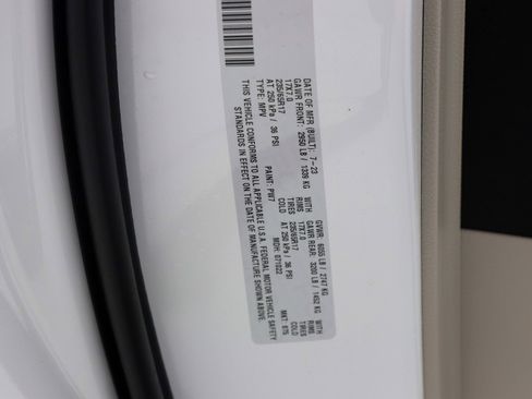 Used 2023 Chrysler Voyager LX image 40