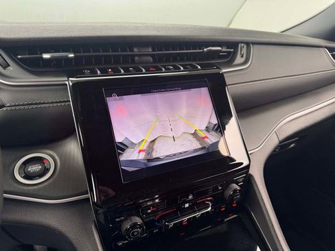 New 2025 Jeep Grand Cherokee L Laredo image 29