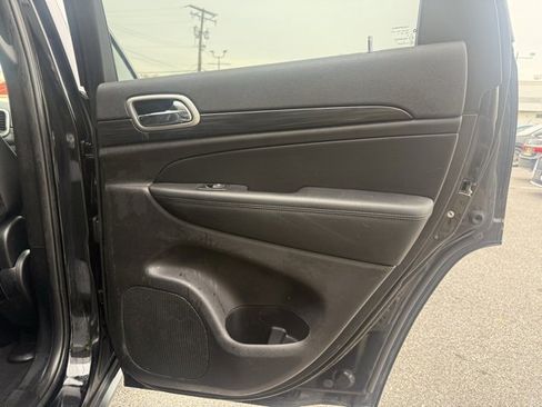 Used 2020 Jeep Grand Cherokee Laredo image 34