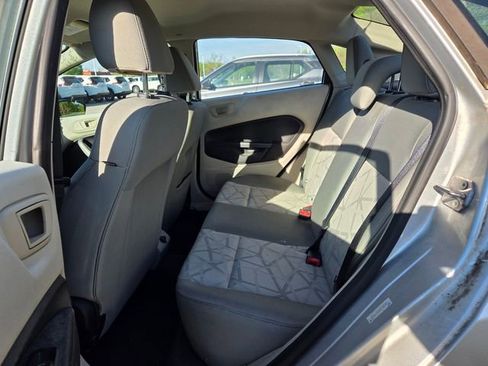 Used 2013 Ford Fiesta SE image 7