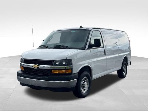 New 2026 Chevrolet Express 2500 w/ Enhanced Convenience Package RWD image 5