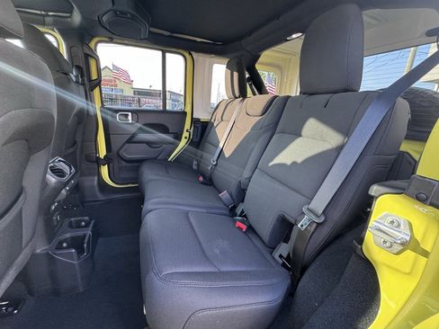 Certified 2022 Jeep Wrangler Unlimited Sahara w/ LED Lighting Group image 16