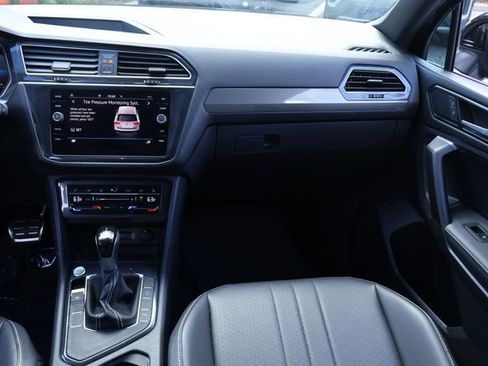 Certified 2023 Volkswagen Tiguan SE R-Line image 17