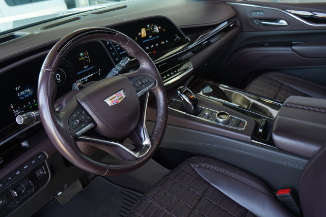 Used 2023 Cadillac Escalade Sport Platinum AWD/4WD image 2