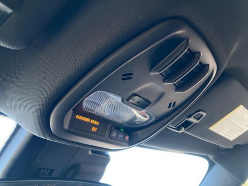 Used 2025 Chevrolet Trax RS w/ Sunroof Package image 25