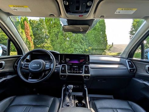 Used 2022 Kia Sorento S w/ Panoramic Sunroof Package AWD/4WD image 13