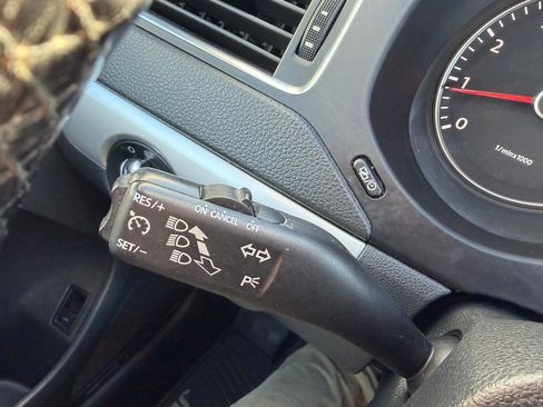 Used 2013 Volkswagen Jetta SE image 25