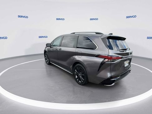 Used 2022 Toyota Sienna XSE FWD image 6
