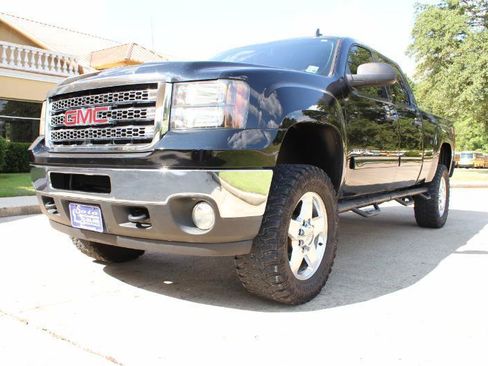 Used 2014 GMC Sierra 2500 SLE w/ SLE Preferred Package AWD/4WD image 9