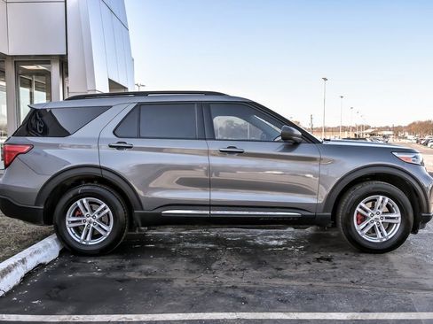 Used 2021 Ford Explorer XLT w/ Equipment Group 202A image 9