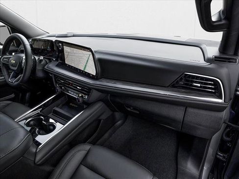 New 2026 Chevrolet Suburban LT image 11