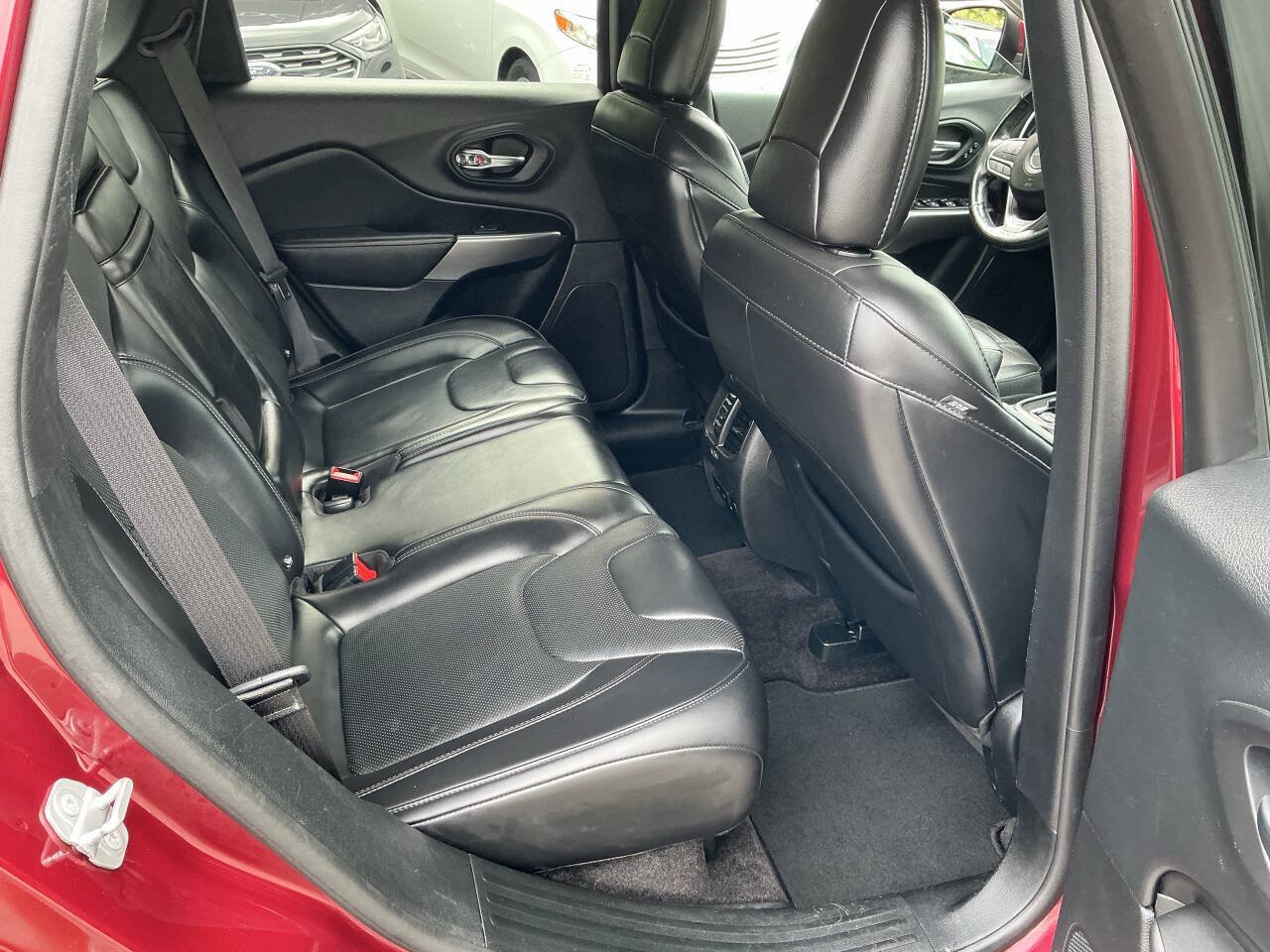 Used 2019 Jeep Cherokee Limited AWD/4WD image 28