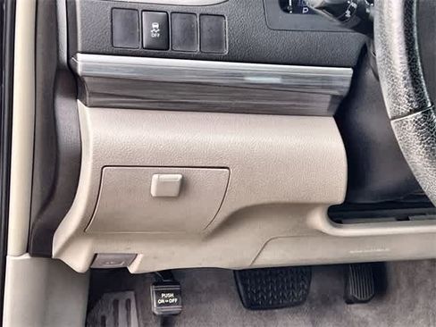 Used 2014 Toyota Camry XLE image 29