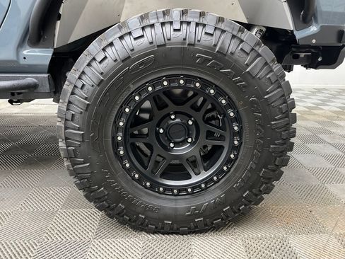 Used 2025 Jeep Wrangler Sport AWD/4WD image 29