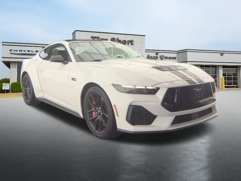 Used 2025 Ford Mustang GT Premium RWD image 3