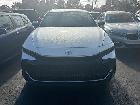 Used 2023 Toyota Crown XLE image 2