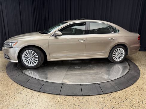Used 2016 Volkswagen Passat 1.8T SE w/ Lighting Package (P06) FWD image 4