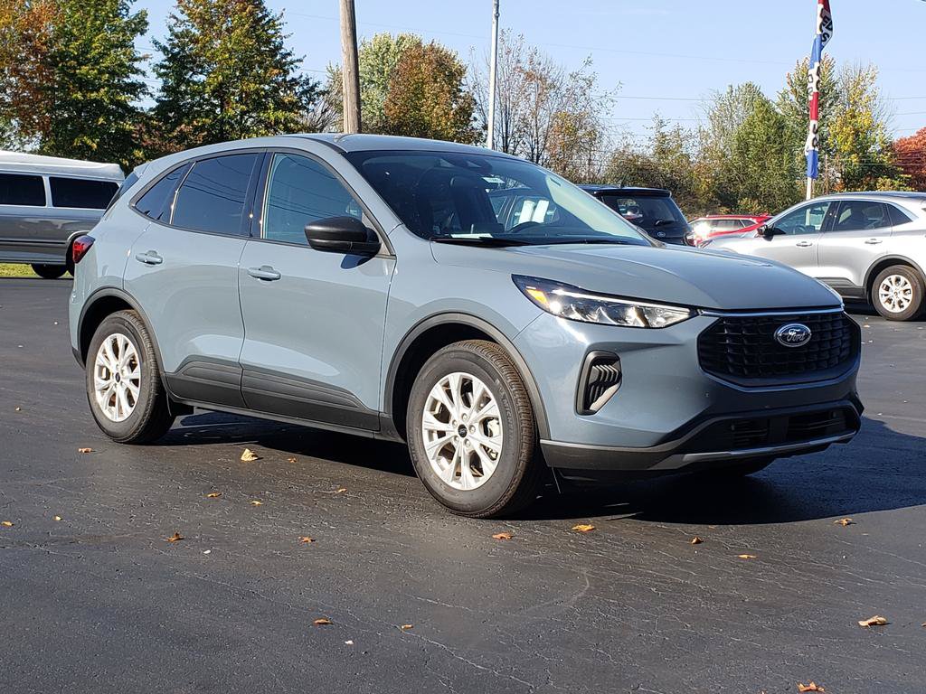 Used 2025 Ford Escape Active w/ Cold Weather Package FWD image 3