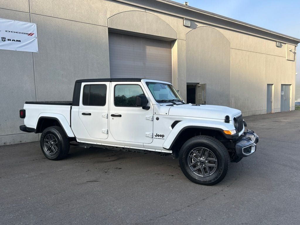 Used 2024 Jeep Gladiator Sport AWD/4WD image 8