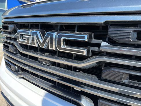 Used 2023 GMC Sierra 1500 AT4 image 12