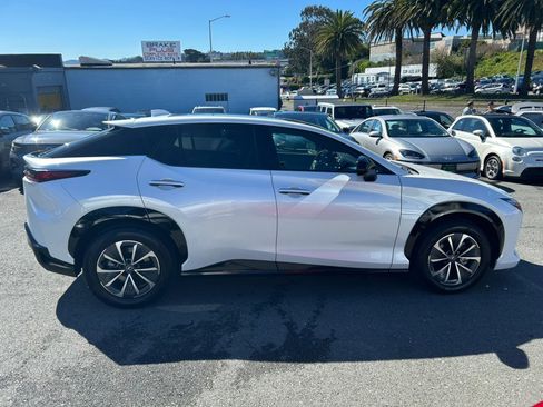 Used 2023 Lexus RZ 450e Premium w/ Accessory Package (2T) image 4