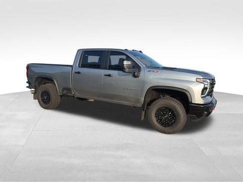 Used 2024 Chevrolet Silverado 2500 ZR2 w/ Technology Package AWD/4WD image 8