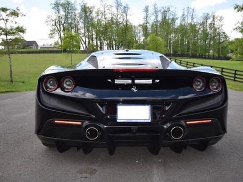 Used 2022 Ferrari F8 Tributo image 6