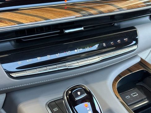 Used 2021 Cadillac Escalade Sport Platinum image 24