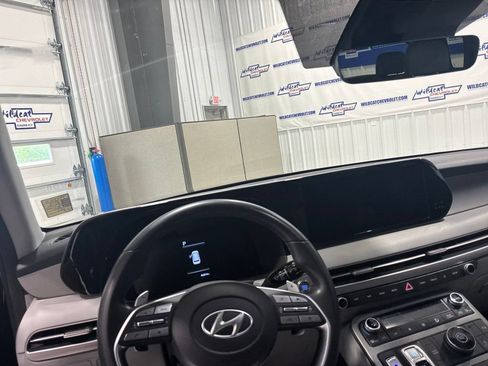 Used 2024 Hyundai Palisade SEL FWD image 2