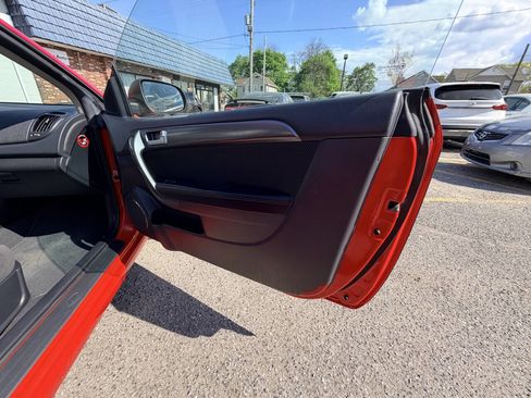 Used 2010 Kia Forte Koup SX image 16