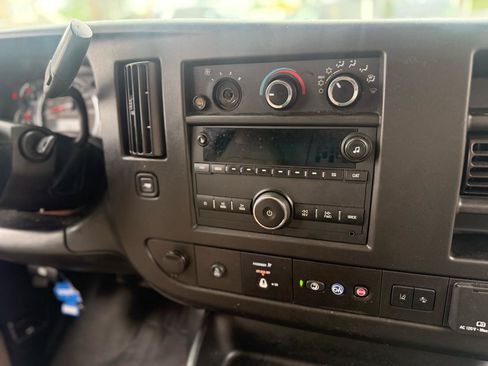 Used 2020 Chevrolet Express 3500 w/ Driver Convenience Package RWD image 12